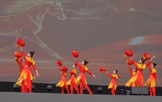 红红火火年味足。古哈尔尼沙·依明 摄