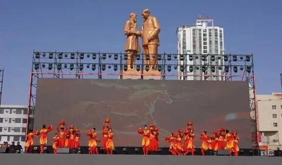 开场舞《跃马迎新》。