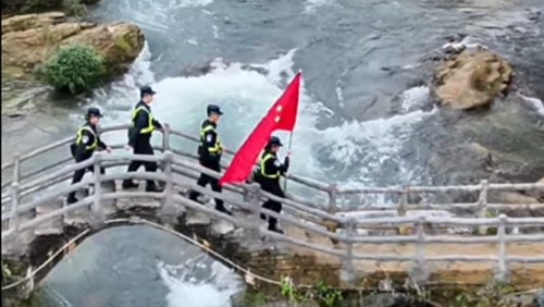 边境线上那一抹红