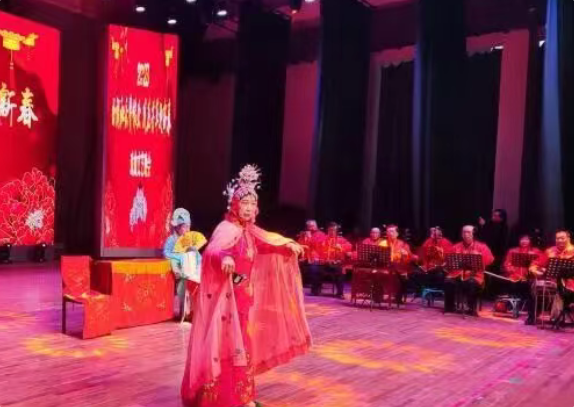 新疆小曲子推陈出新 展现当代人生活风貌