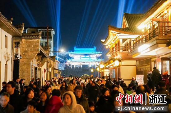 常山吸引游客打卡（资料图）。常山县委宣传部&nbsp;供图