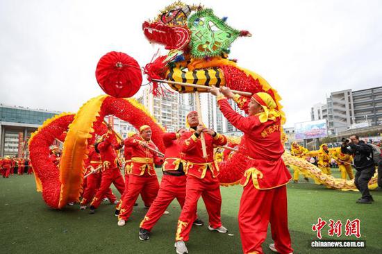 2月27日，“仡佬毛龙节”现场。中新社记者 瞿宏伦 摄