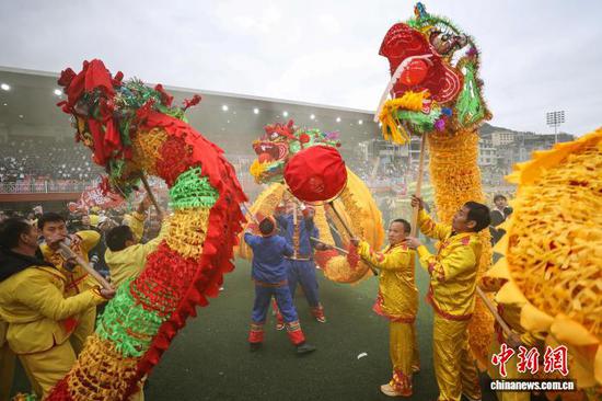 2月27日，“仡佬毛龙节”现场。中新社记者 瞿宏伦 摄