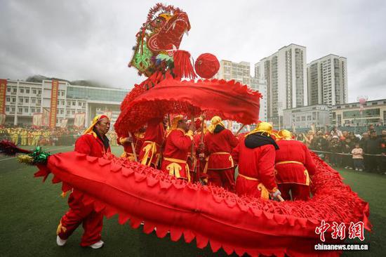 2月27日，“仡佬毛龙节”现场。中新社记者 瞿宏伦 摄