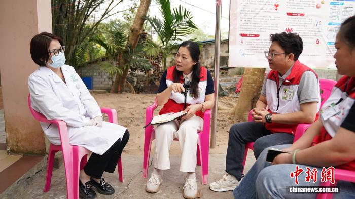 （全国两会）韦小丽代表：“乡村医疗的根，在于留得住和培养医生”