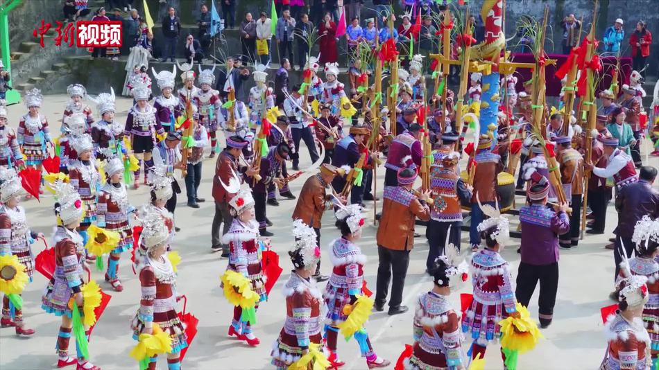 广西苗乡民众开展芦笙 “打同年”