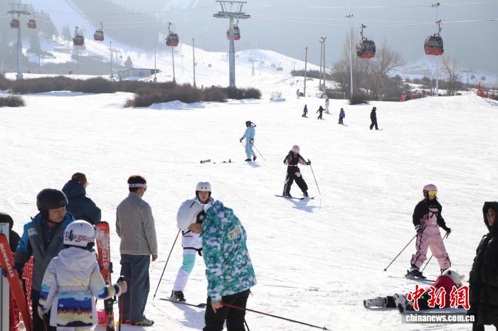 从“泥泞穷村”到“新疆民宿第一村”：村支书李桂琴的乡村振兴答卷