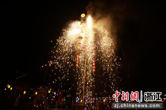 图为：“泰顺药发木偶戏”惊艳亮相。 孙杨洋 摄