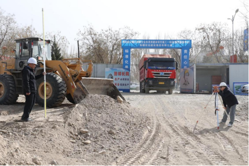 ima别迭里公路口岸综合业务用房建设项目一标段（便民服务中心）施工现场。外力·克依木 摄