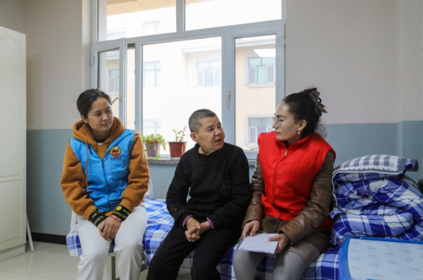 柯坪县各社区、单位开展学雷锋志愿服务活动