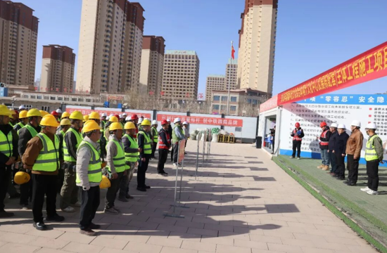 南疆科普文化综合体建设项目复工现场。喀什地区融媒体中心 记者余思民 摄e