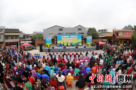 图为活动现场。