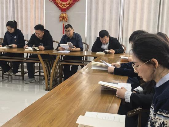 b48ade56b2022d8de4a03439d45a4178