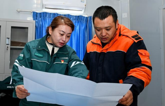 f019c082-cdc3-4fda-b21c-d3c5b9c28054