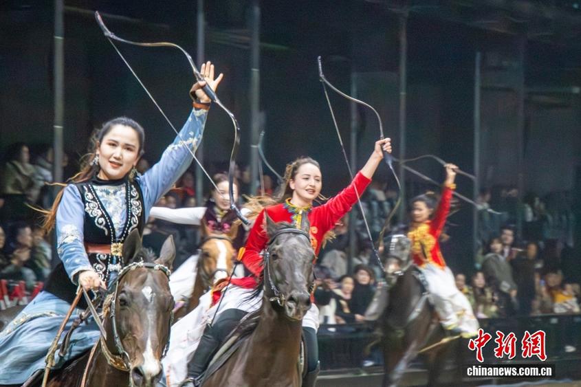 【图片故事】与汗血马为伍 新疆女骑手苦练马术技艺