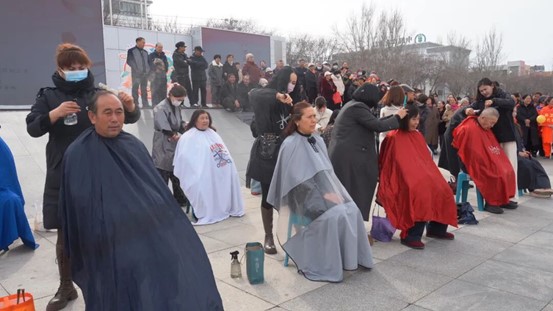 察布查尔县在人民广场举办庆“三八”国际劳动妇女节系列活动