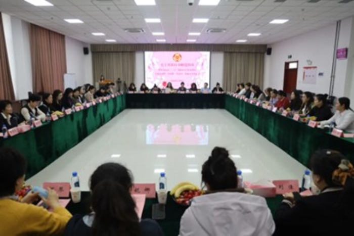 博乐市举办纪念“三八”国际妇女节116周年暨巾帼人才座谈会