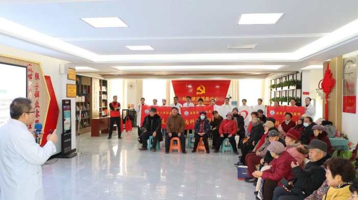 温泉县：春风送暖学雷锋 杏林护航润民心