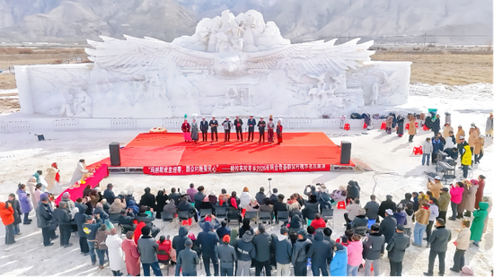图为哈拉布拉克乡“玛纳斯故里迎春 群众村晚聚民心”示范点展演活动现场。