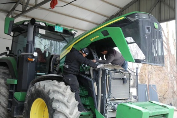 察布查尔县：不误农时不负春 农机检修护春耕