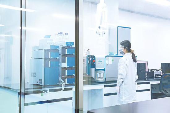 科百特工作人员进行研发工作。图片均由萧山区委宣传部提供