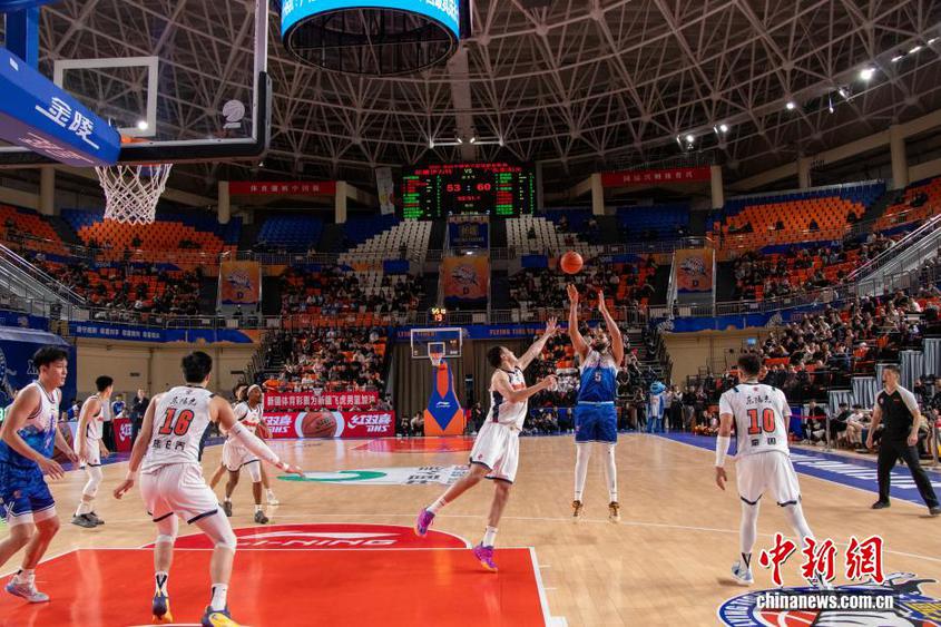 CBA常规赛：新疆伊力特主场险胜广东东阳光