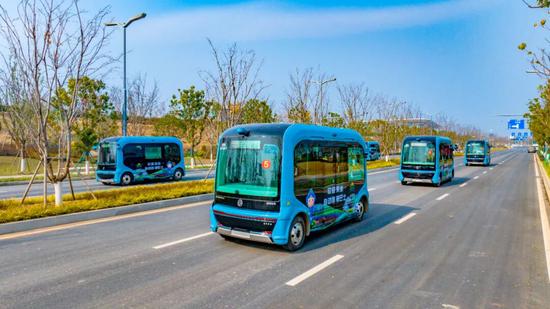 无人巴士在金漪湖创新策源地运行 缪小芬/摄