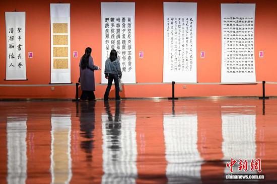 贵州遵义：美术馆之夜活动吸引民众