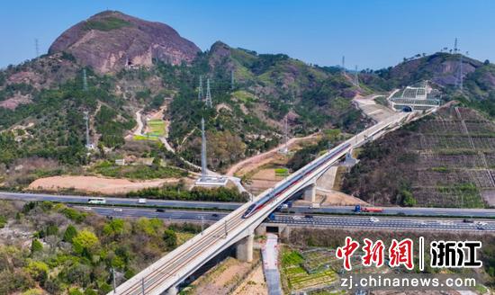 俯瞰杭温高铁。浙江交通集团&nbsp;供图
