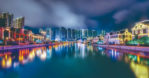 未来方舟夜景。