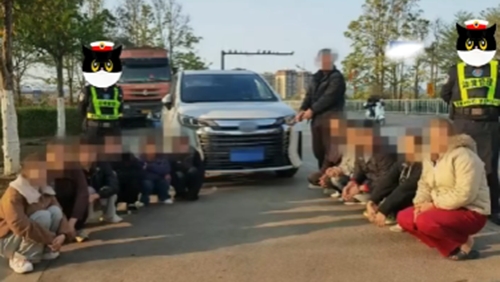 广西崇左：超载车塞满11名偷渡客 民警捣毁偷渡团伙