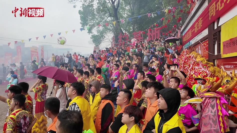 乡土竞技展风采 广西南宁邕宁区举行非遗抢花炮活动