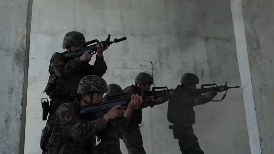 聚焦实战化练兵场，一睹兵哥实战化训练的“压迫感”