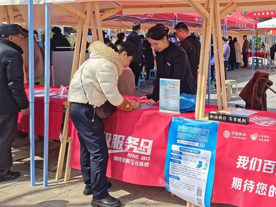 宁波移动“走出去”开展普法活动。通讯员供图