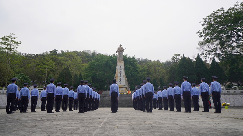 广西崇左：清明祭英烈 忠诚铸警魂
