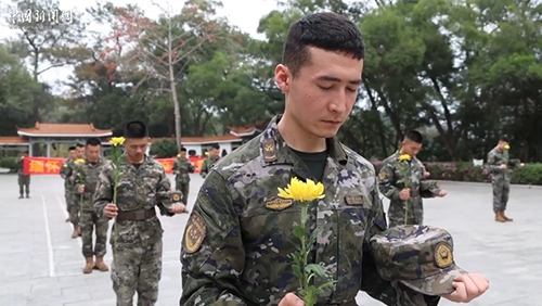 武警梧州支队官兵赴革命烈士纪念园缅怀英烈