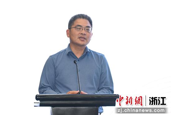 图为：原中国驻迪拜商务参赞张益军进行主题分享。中新社记者 王刚 摄