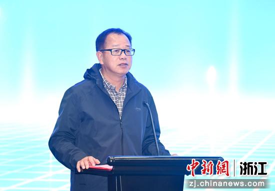 图为：浙江省工商联党组成员、秘书长，浙商总会党委书记宋立致辞。中新社记者 王刚 摄