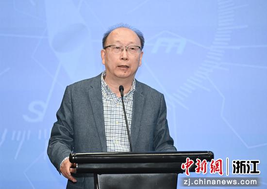  图为：浙江工商大学战略企业家学院特聘院长胡宏伟进行主题分享。中新社记者 王刚 摄