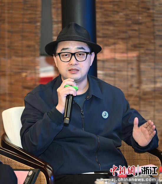 图为：浙江省青年企业家协会秘书长于千朋进行分享。中新社记者 王刚 摄