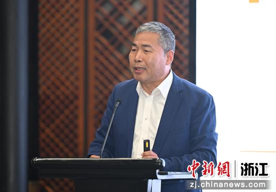 图为：浙江省商务研究院原院长张汉东进行主题分享。中新社记者 王刚 摄