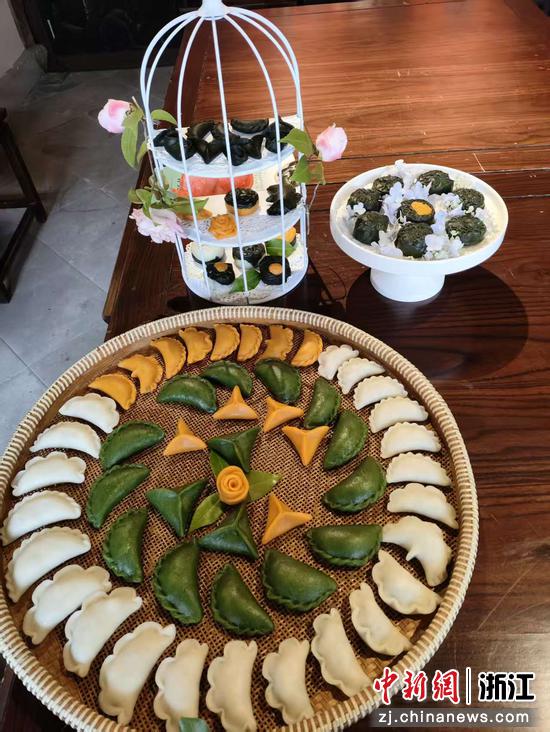 图为：选手制作的清明馃。中新社发 张黎明 摄