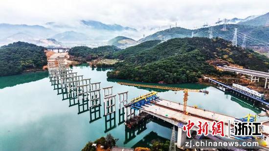 建设中的杨梅岭水库1号桥。浙江交投建设管理有限公司&nbsp;供图