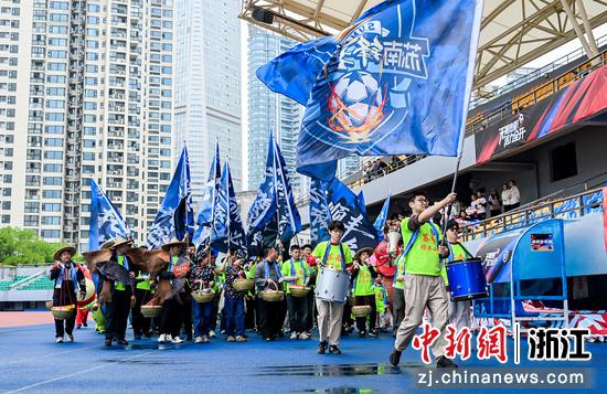 图为：参赛代表队入场。中新社发 李姹红 供图