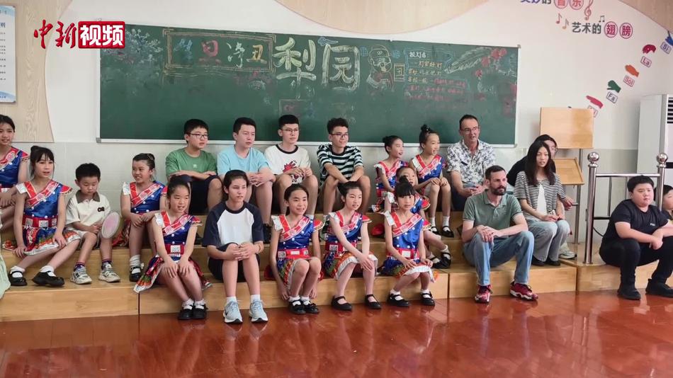 中澳学校缔结“姐妹” 华裔学生广西感受“三月三”