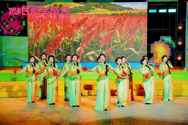 重庆市群众艺术馆表演唱《高粱秆儿节节甜》