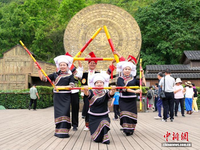 广西边关举办“侬峒节” 尽显壮乡风情