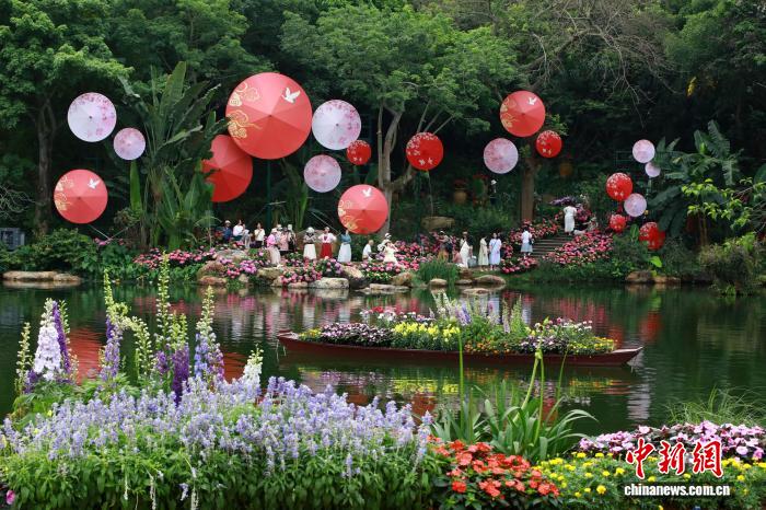 广西南宁绚丽花艺展宛如“童话世界”