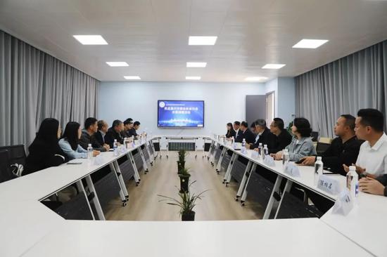 山海携手情相系 嘉金同心谱新篇