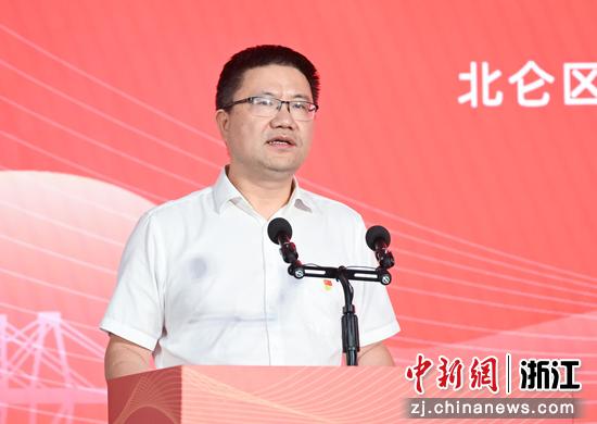 
图为：北仑区委副书记、社会工作部部长、政法委书记胡宇航致辞。中新社记者 王刚 摄